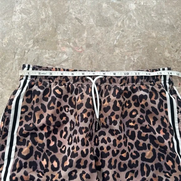 MAVRANS SET LEOPARD GAME WEEKEND SHIRT and SHORTS Size M